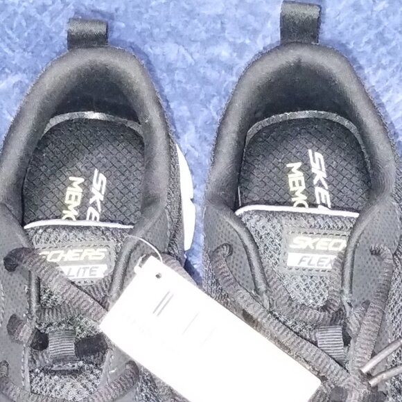 Men\'s Black Flex Lite Memory Foam Athletic Shoes Size 8. NWOB. Retail $85.00. main image 10